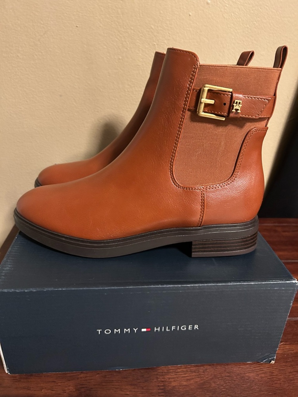 Tommy Hilfiger Womens Baylon Chelsea Booties Medium Natural Size 9